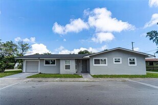 2260 Charleston St in Hollywood, FL - Building Photo