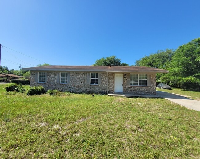 property at 215 Combs Manor Ct NW