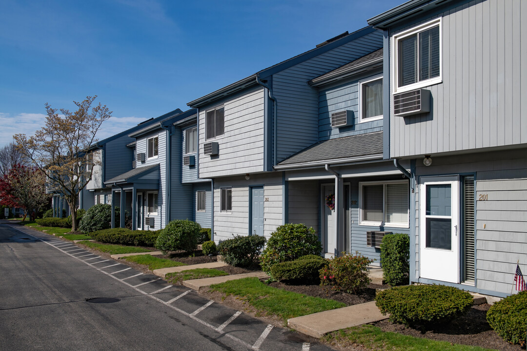 Kickemuit Klose Condominiums in Warren, RI - Building Photo