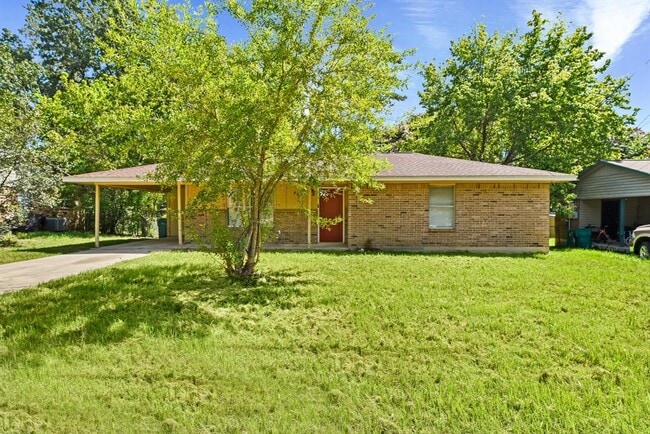 112 Laurie Ln