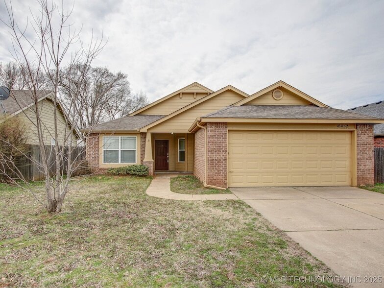 16052 S 83rd E Ave in Bixby, OK - Building Photo