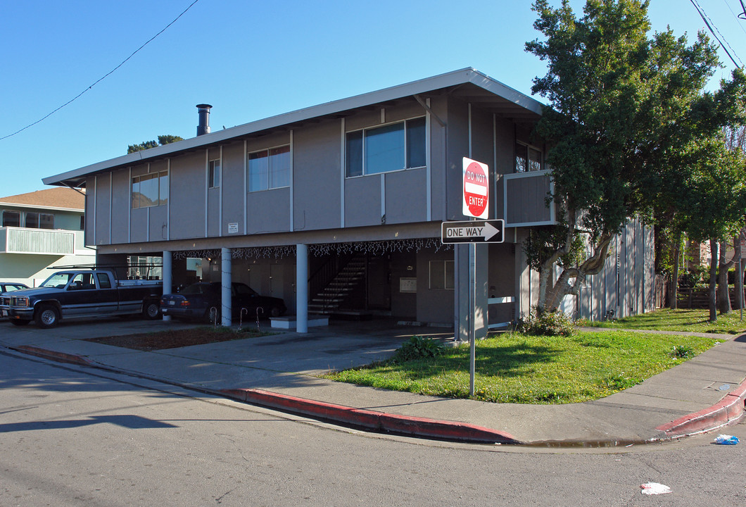 15 Elaine Way Apartments in San Rafael, CA - Building Photo