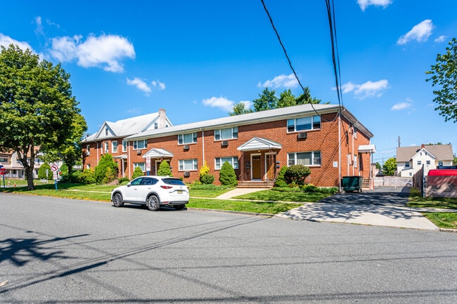 140 Grand Ave in Hackensack, NJ - Building Photo - Building Photo