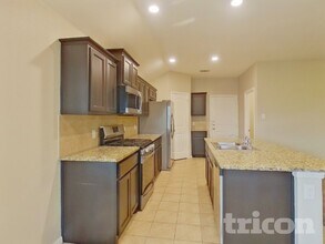 752 Rutherford Dr in Crowley, TX - Foto de edificio - Building Photo