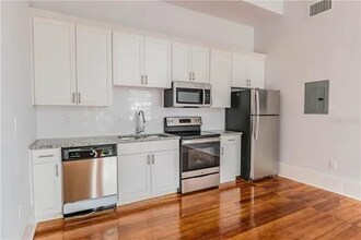 1090 10th St N in St. Petersburg, FL - Building Photo - Building Photo