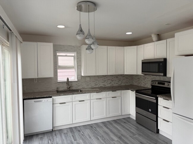 property at 1822 E Pacific Ave