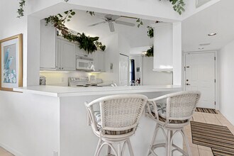300 Horse Creek Dr in Naples, FL - Building Photo - Building Photo