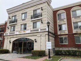 720 Middle Neck Rd in Great Neck, NY - Building Photo