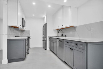 4600 SW 67th Ave in Miami, FL - Building Photo - Building Photo