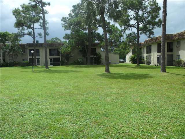 6060 Forest Hill Blvd in West Palm Beach, FL - Building Photo
