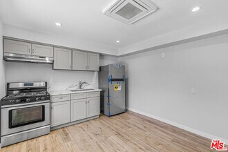 6744 Arlington Ave in Los Angeles, CA - Building Photo - Building Photo
