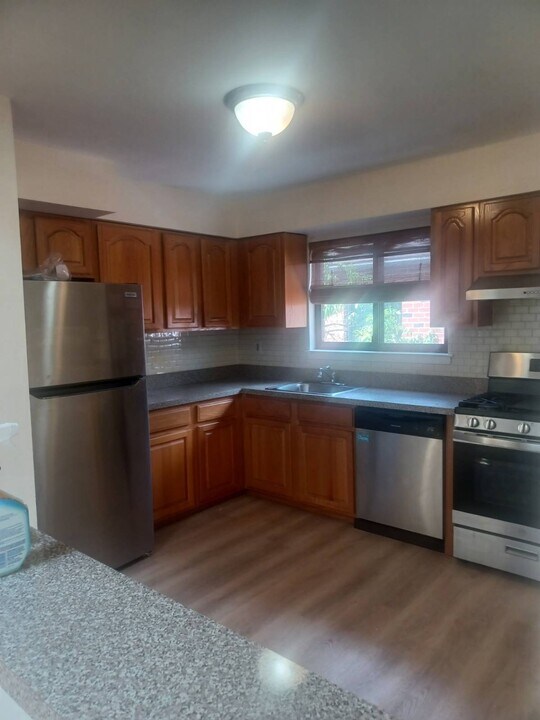 156-10-156-77 77th St in Queens, NY - Building Photo