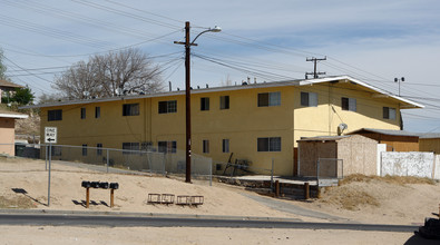 15375 6th St in Victorville, CA - Building Photo - Building Photo