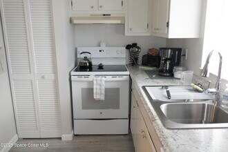 2425 Golf Lake Cir in Melbourne, FL - Building Photo - Building Photo