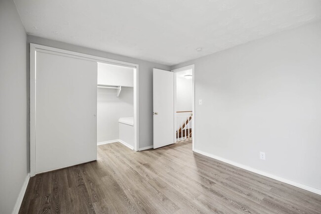 East Townhomes and Apartments in Columbus, OH - Foto de edificio - Building Photo