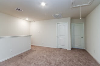 8410 Sandy Drift Rd in Mont Belvieu, TX - Building Photo - Building Photo