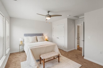 89th Rising in Cleveland, OH - Foto de edificio - Building Photo