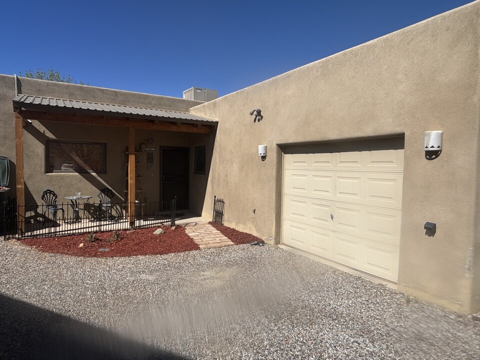 7618 Mesa Del Oro Ln in Santa Fe, NM - Building Photo