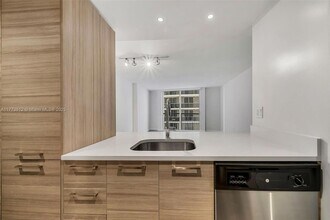 1756 N Bayshore Dr, Unit 18F in Miami, FL - Building Photo - Building Photo