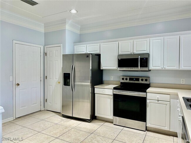 property at 1164 Oxford Ln