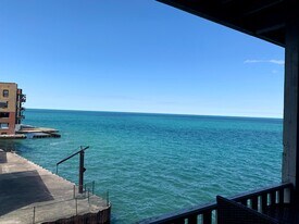 Howard Beach Apartments in Chicago, IL - Building Photo