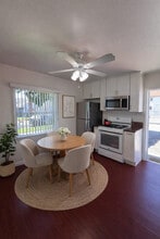 421 E Acacia Ave in Glendale, CA - Foto de edificio - Building Photo