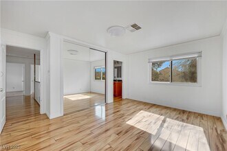 4351 Satinwood Dr in Las Vegas, NV - Building Photo - Building Photo