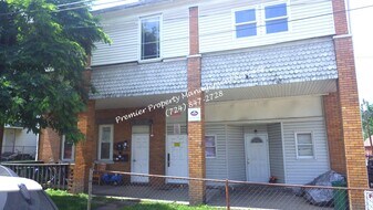 699 Olive Ln in Ambridge, PA - Building Photo