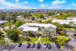 800 NW Fork Rd in Stuart, FL - Building Photo