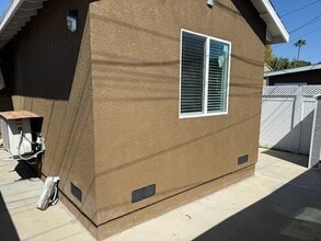 454 E 63rd St in Long Beach, CA - Foto de edificio - Building Photo