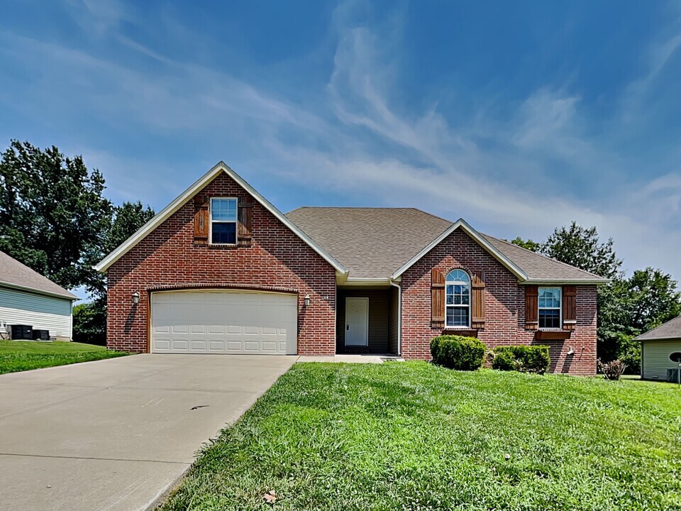 114 N Peach Brook in Nixa, MO - Building Photo