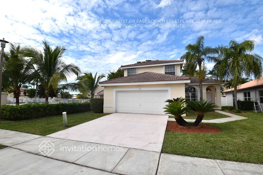 450 SW 182nd Way in Pembroke Pines, FL - Foto de edificio