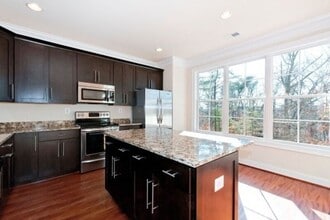 1570 Wickham Pond Dr in Charlottesville, VA - Building Photo - Building Photo