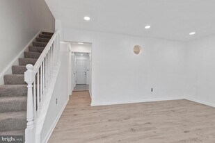 924 Bellows Ave in Fredericksburg, VA - Building Photo