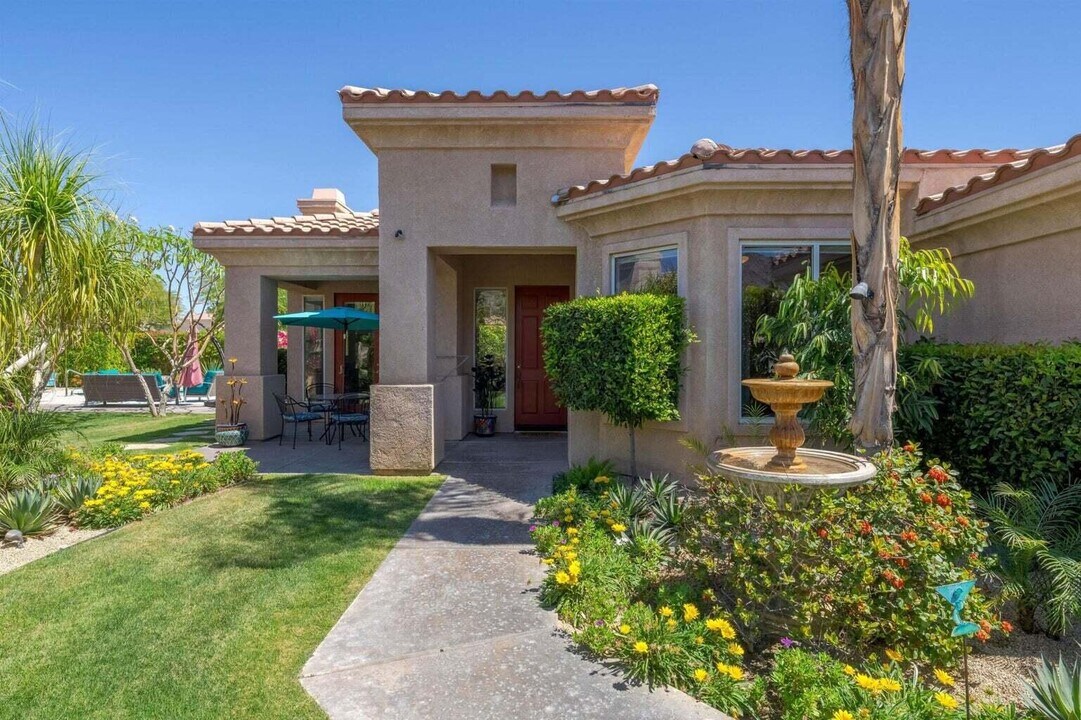 47005 Vía Antibes in La Quinta, CA - Building Photo