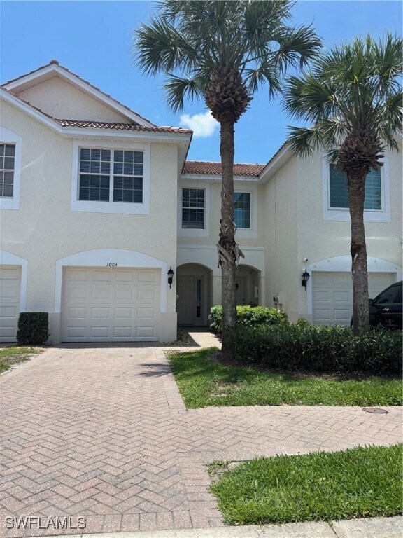 property at 1004 Hampton Cir