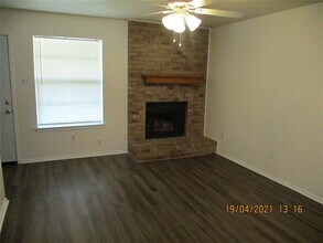 105 Wildwood Ct-Unit -B in Grapevine, TX - Building Photo - Building Photo