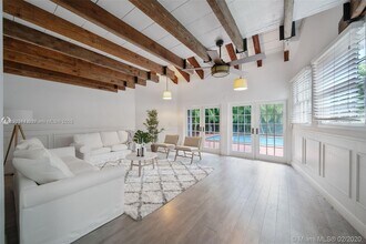 320 W 55th St in Miami Beach, FL - Building Photo - Building Photo