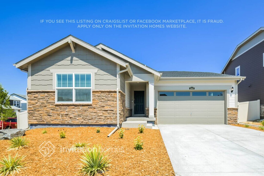 21937 E 39th Pl in Aurora, CO - Foto de edificio