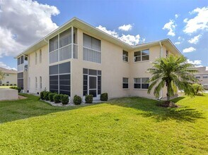 5800 Sabal Trace Dr in North Port, FL - Building Photo - Building Photo
