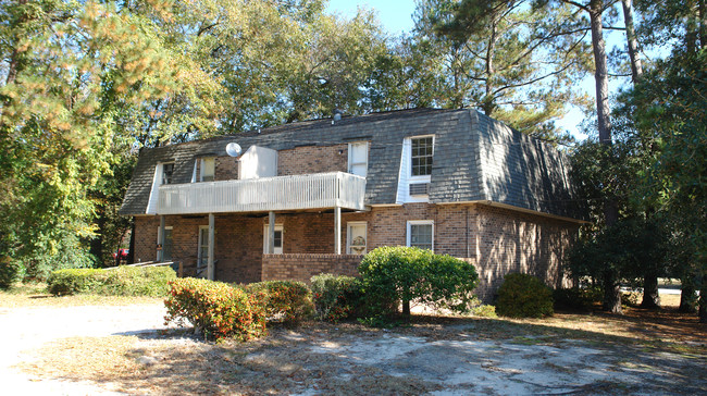 1701 Broad St in Camden, SC - Foto de edificio - Building Photo