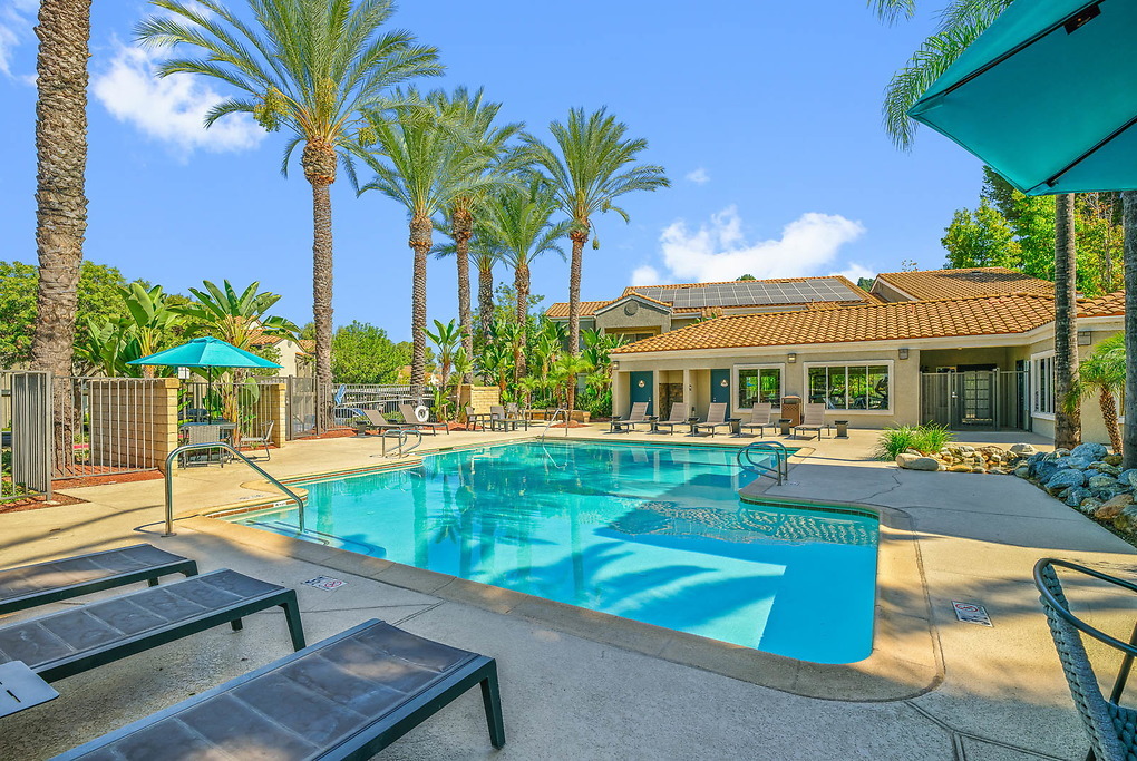 Emerald Pointe in Diamond Bar, CA - Foto de edificio