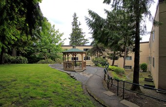Hutchison House Apartments in Issaquah, WA - Foto de edificio - Building Photo