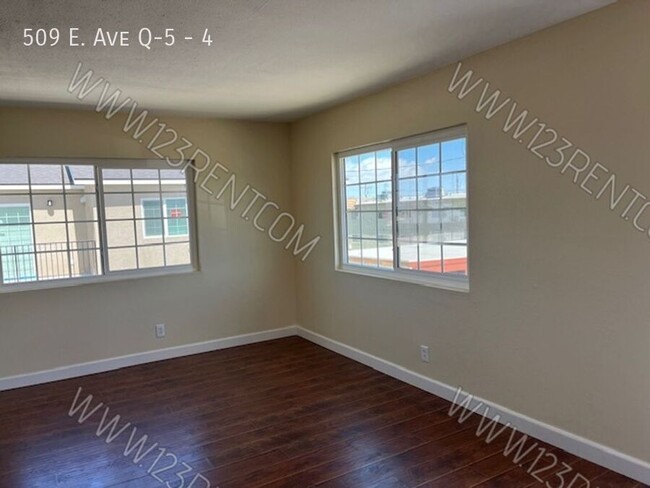 509 E Ave Q-5 in Palmdale, CA - Building Photo - Building Photo