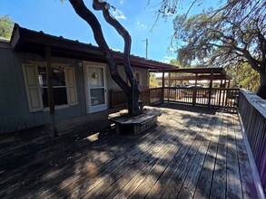 167 Beaumont St in Bandera, TX - Building Photo - Building Photo