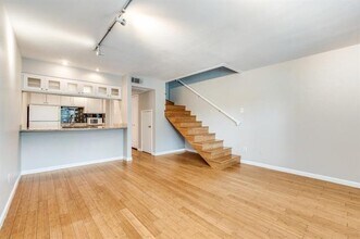 3827 Gilbert Ave-Unit -209 in Dallas, TX - Building Photo - Building Photo