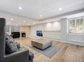 441 N Oakhurst Dr in Beverly Hills, CA - Building Photo - Building Photo