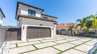 15817 SW 138th Terrace in Miami, FL - Building Photo - Building Photo