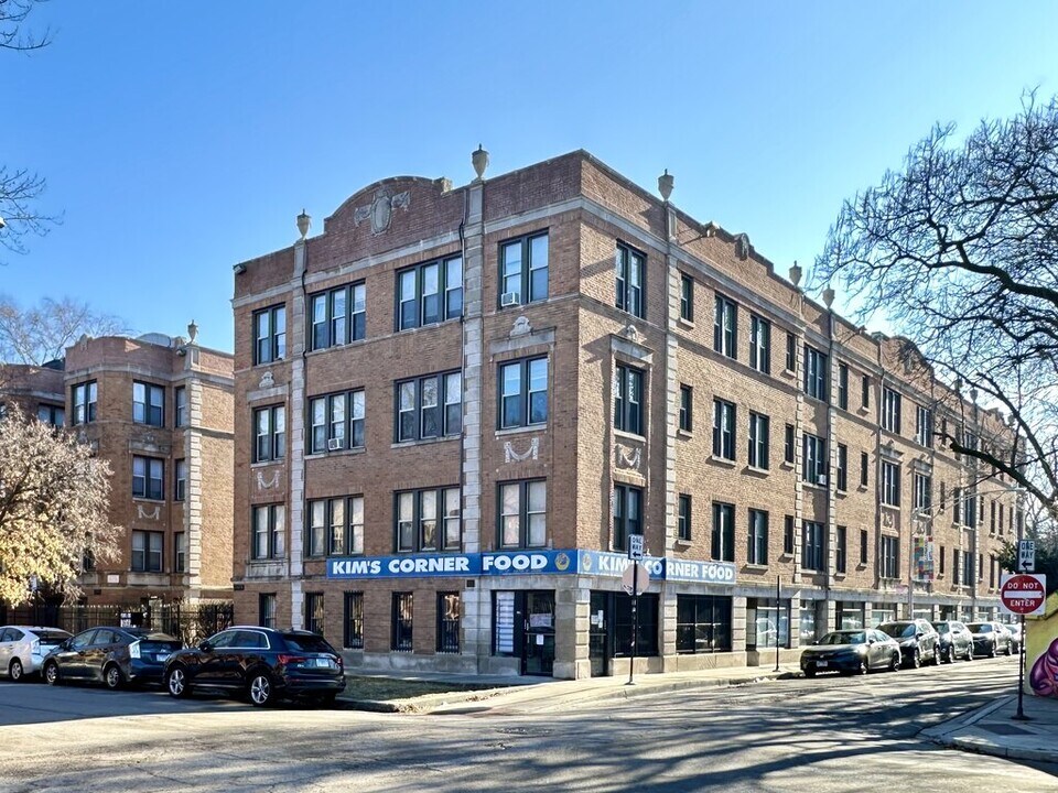 1371 W Estes Ave in Chicago, IL - Building Photo
