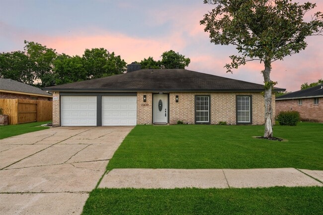 15439 Indian Woods Dr in Missouri City, TX - Building Photo - Building Photo